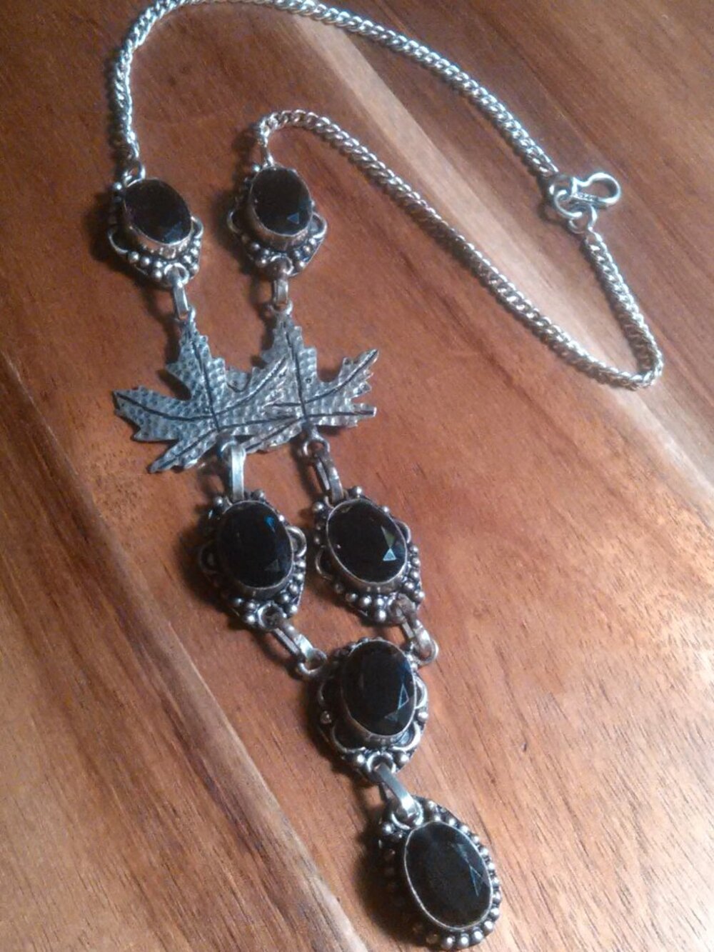 Beautiful Faceted Purple Stone and Leaf Silver Plated Necklace (18 Inch)